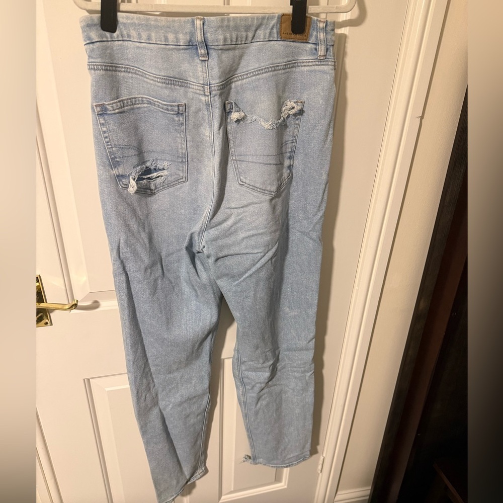 2/$35 American Eagle Outfitters Light Blue Ripped Mom Jeans 12 Extra long - Picture 3 of 6